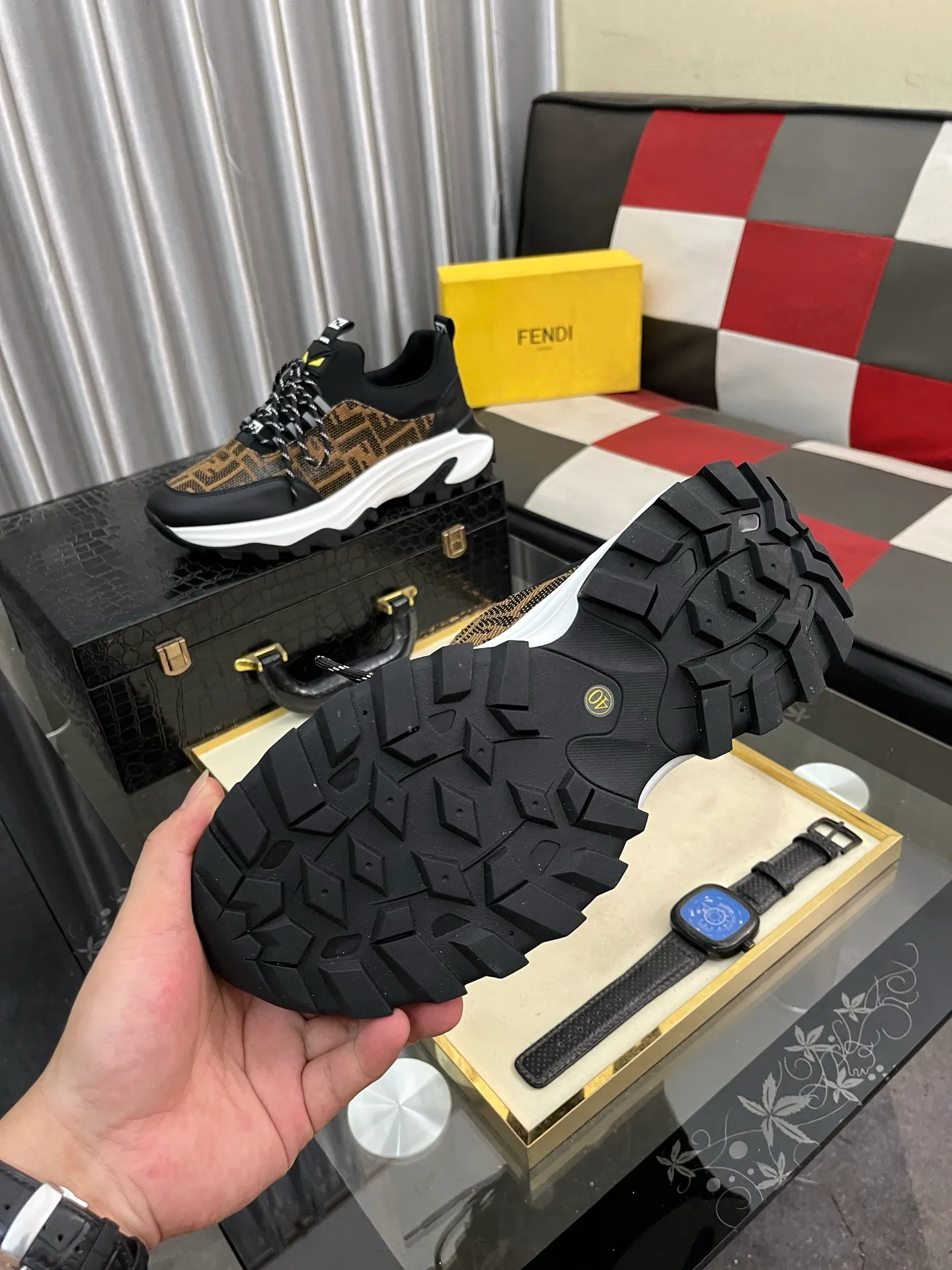 Men's Men's Shoes💰458⌚️⌚️[FENDI] Fendi's classic and comfortable men's, this complex sneaker is made of soft calfskin➕genuine leather lining➕original ultra-light rubber material with rough outsole. This unique light style is suitable for the casual and refined sensibility of this season. It is comfortable and natural on the feet. It is an everyday style for casual travel in autumn and winter! 38−443️⃣colors available